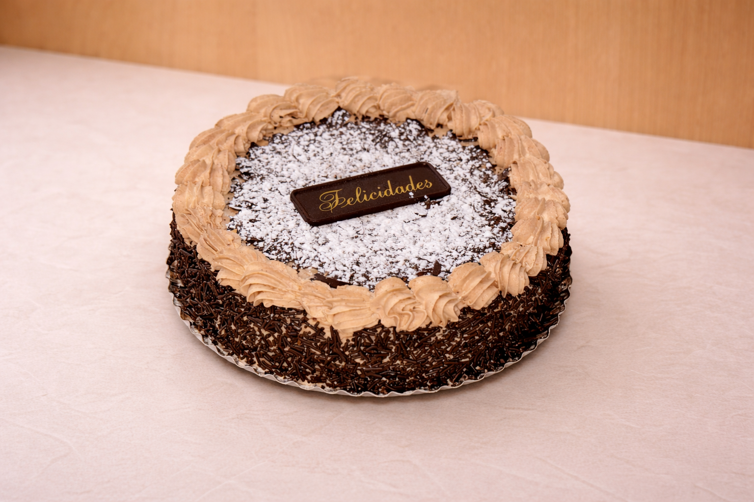 Tarta de chocolate de celebración de Pastelería Edelweiss